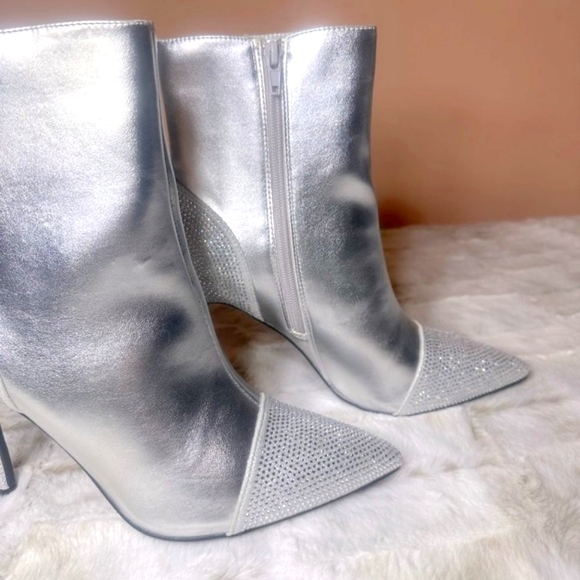 Mata Uniherse Silver With Sparkling Rhinestones Booties - Picture 4 of 10
